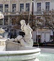 Fontaine place des Jacobins - La fontaine fut réalisée en décembre 1885 par Gaspard André (1840-1896)