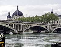 Pont Wilson sur le Rhône et Hôtel Dieu